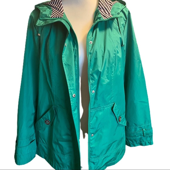 S U S A N  G R A V E R Raincoat with Hood - Picture 3 of 16